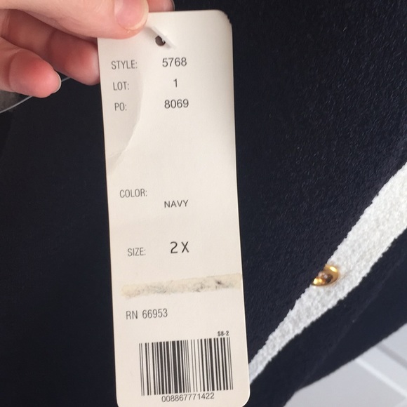 Outlander Woman Sleeveless Top in 2X - Picture 7 of 8